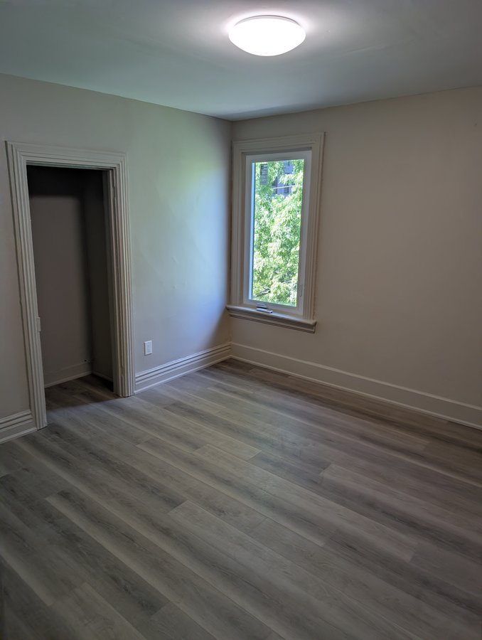 1352 Queen Street East - Photo 6