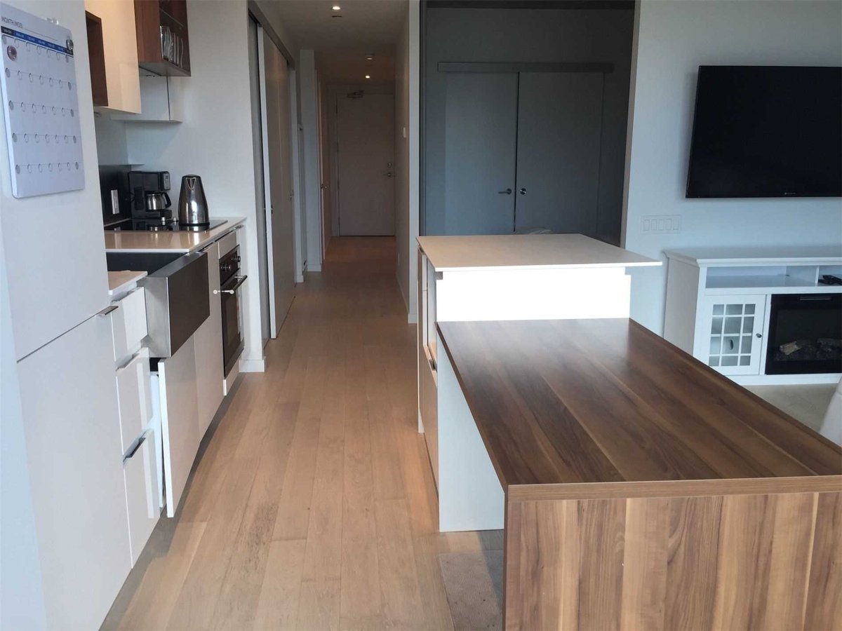 383 Sorauren Avenue - Photo 2