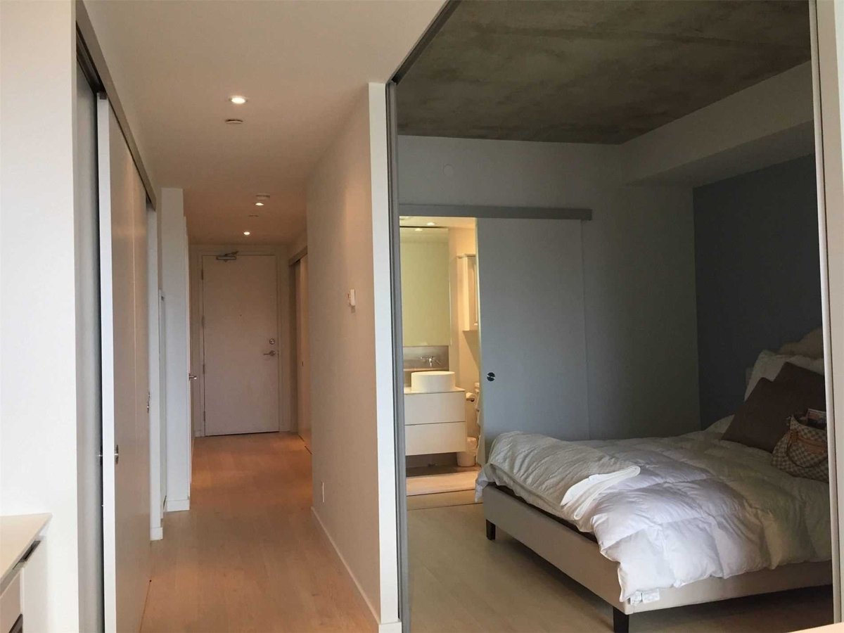 383 Sorauren Avenue - Photo 4