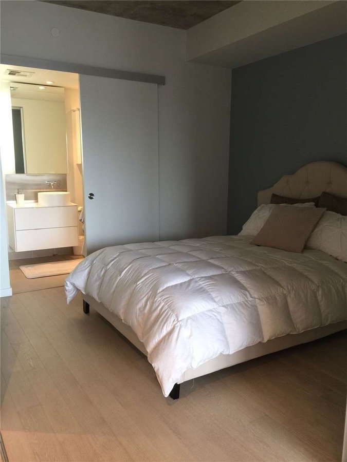 383 Sorauren Avenue - Photo 8