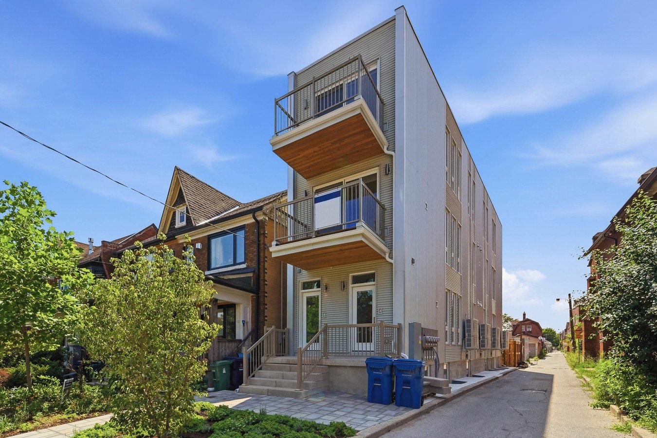616 Delaware Avenue North - Photo 2
