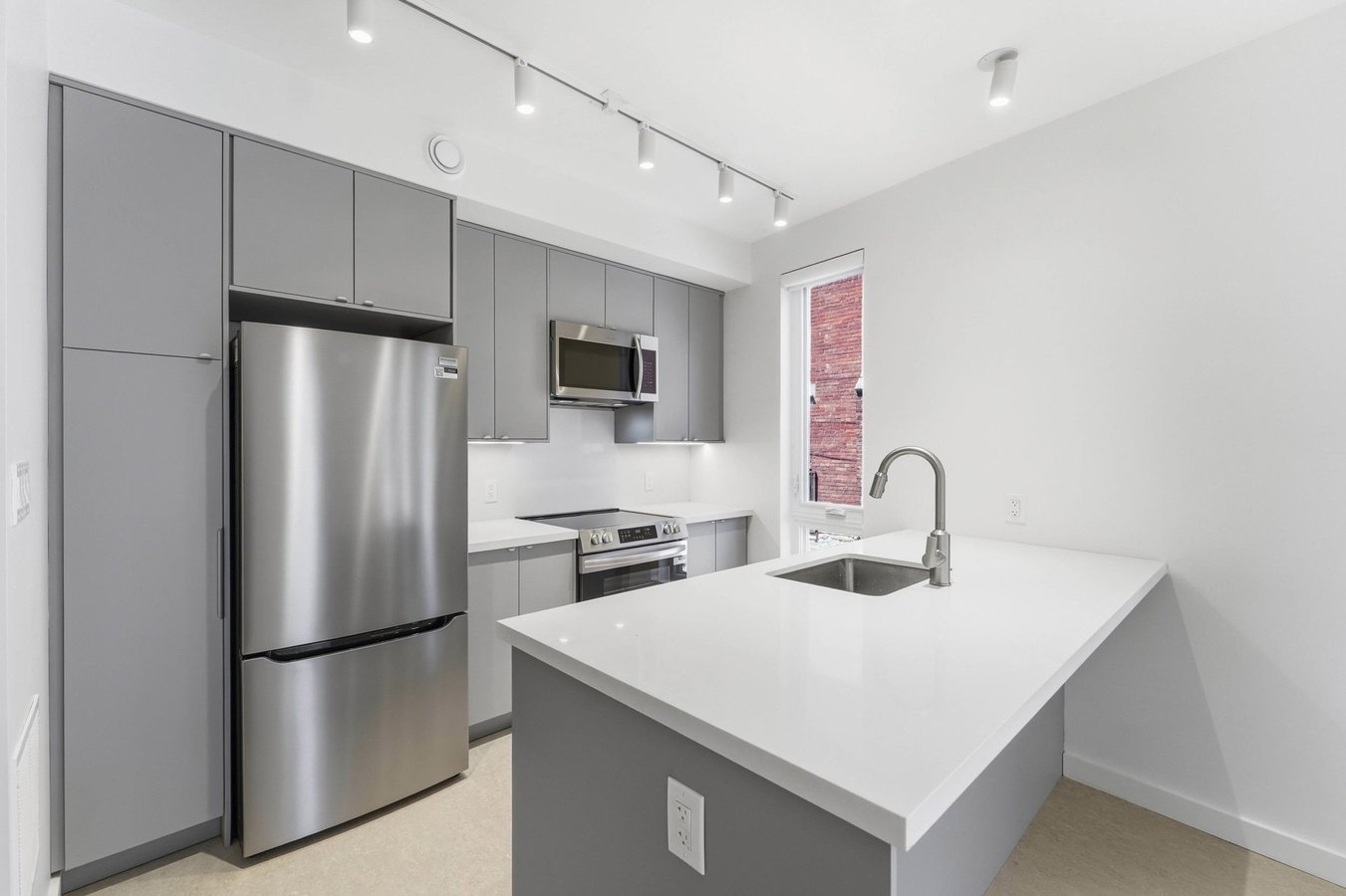 616 Delaware Avenue North - Photo 6