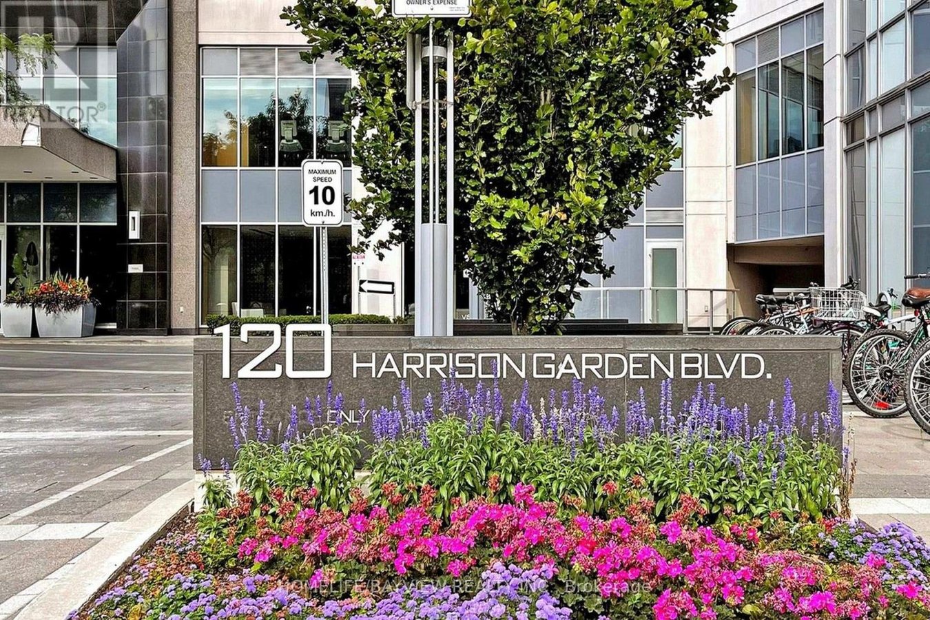 735 - 120 HARRISON GARDEN BOULEVARD - Photo 3
