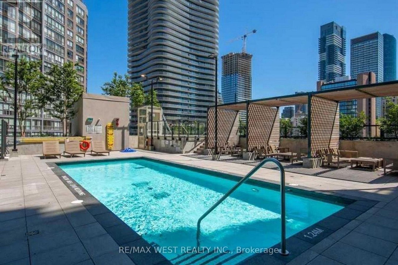 1112 - 955 BAY STREET - Photo 2