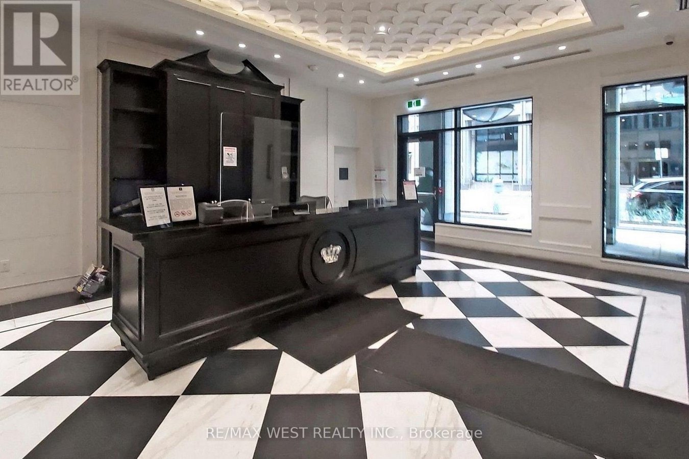 1112 - 955 BAY STREET - Photo 3