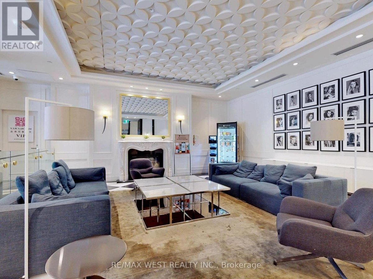 1112 - 955 BAY STREET - Photo 4