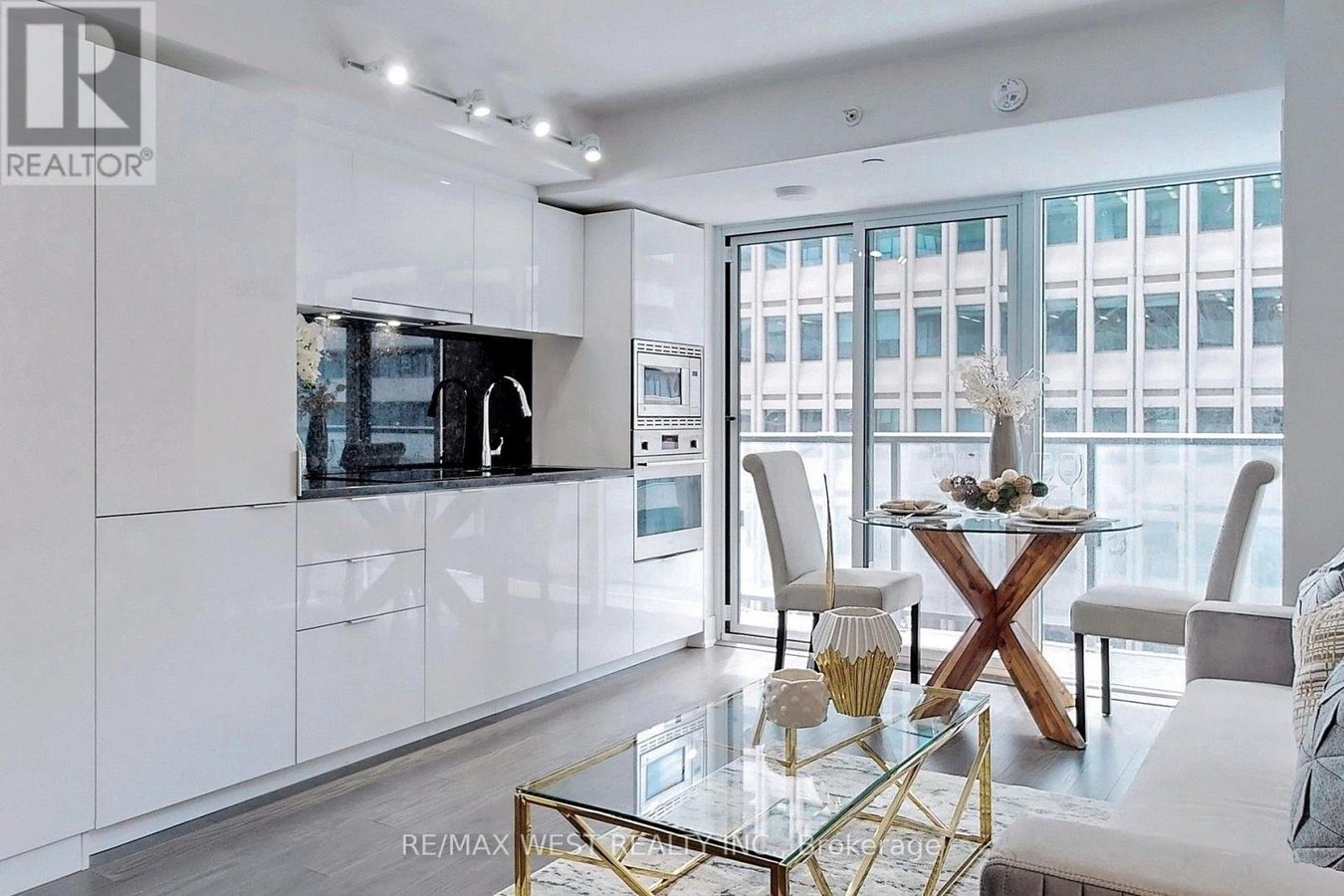 1112 - 955 BAY STREET - Photo 13