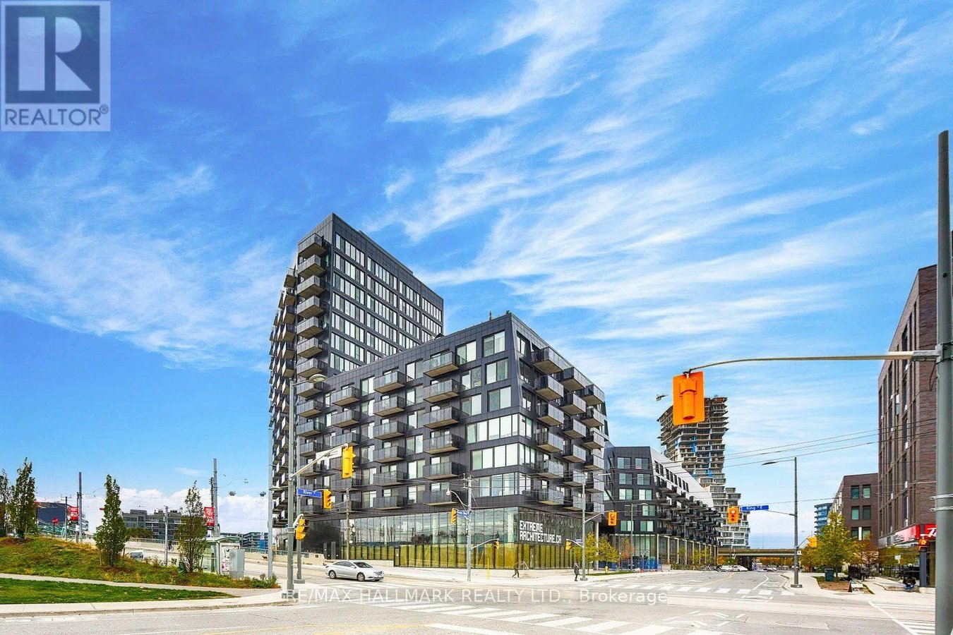 917 - 51 TROLLEY CRESCENT - Photo 1