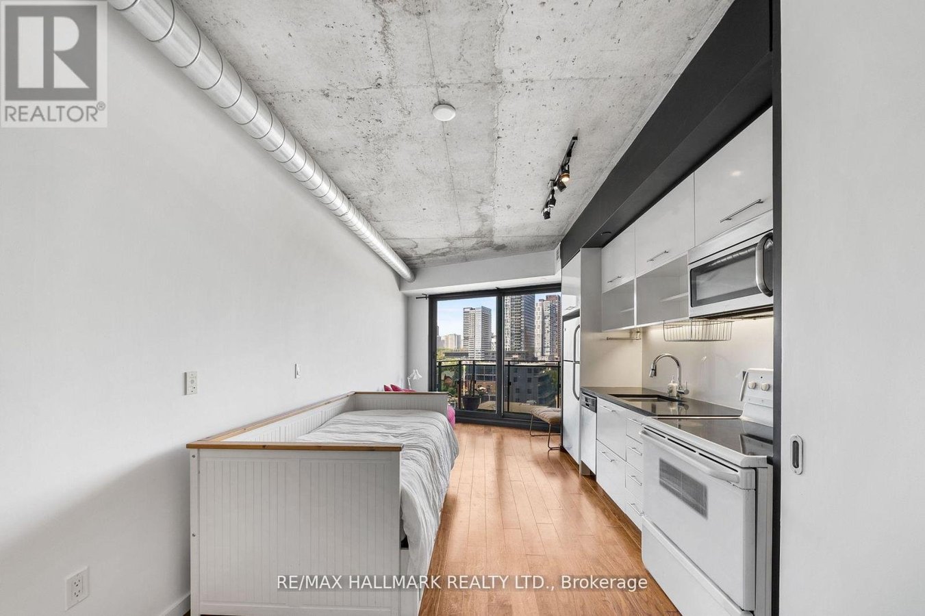 917 - 51 TROLLEY CRESCENT - Photo 6