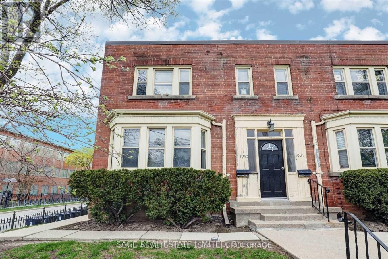 4 - 1083 AVENUE ROAD - Photo 2