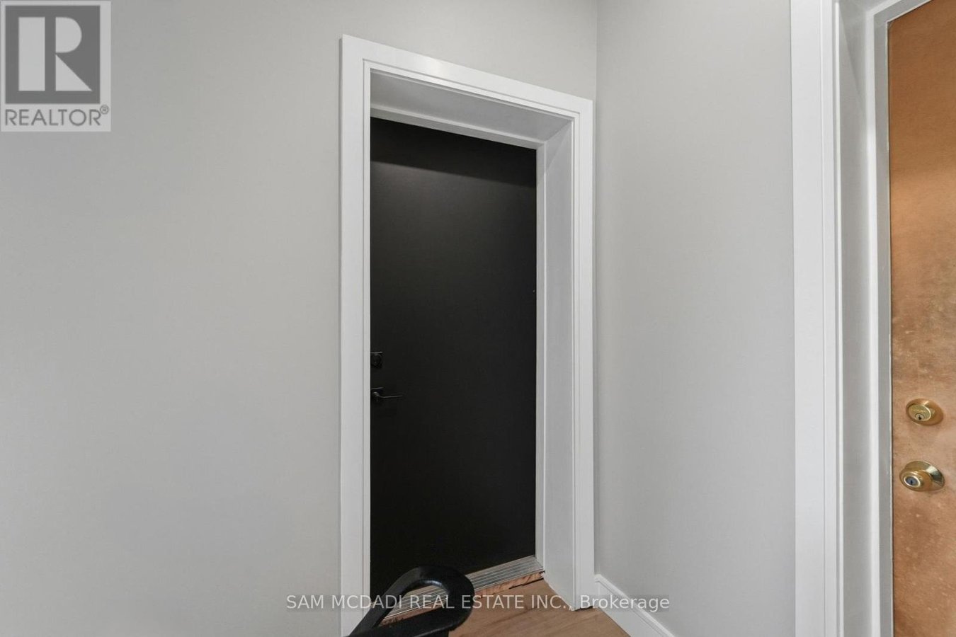 APT 2 - 180 BELLWOODS AVENUE - Photo 3