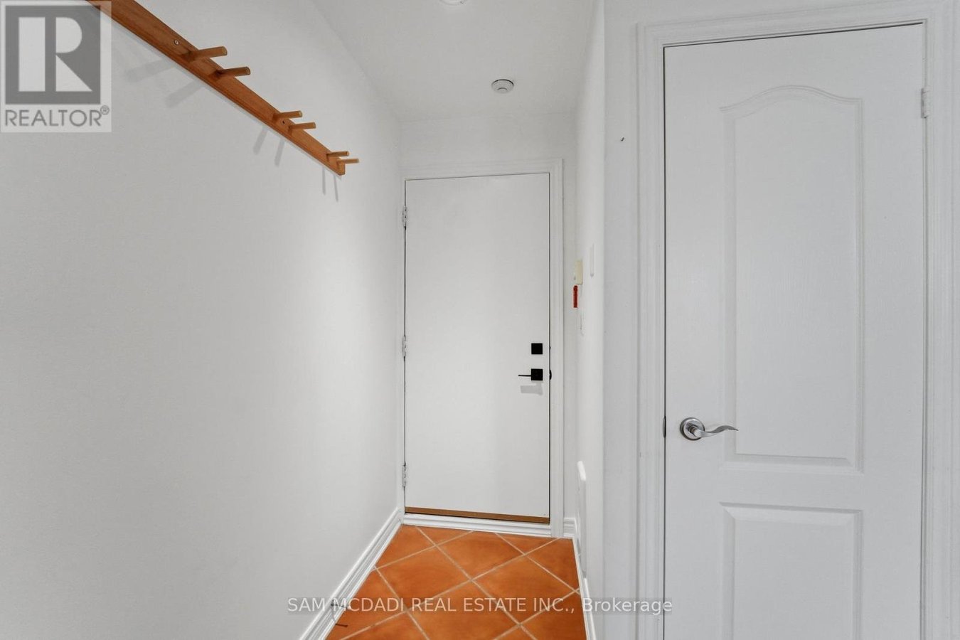 APT 2 - 180 BELLWOODS AVENUE - Photo 4