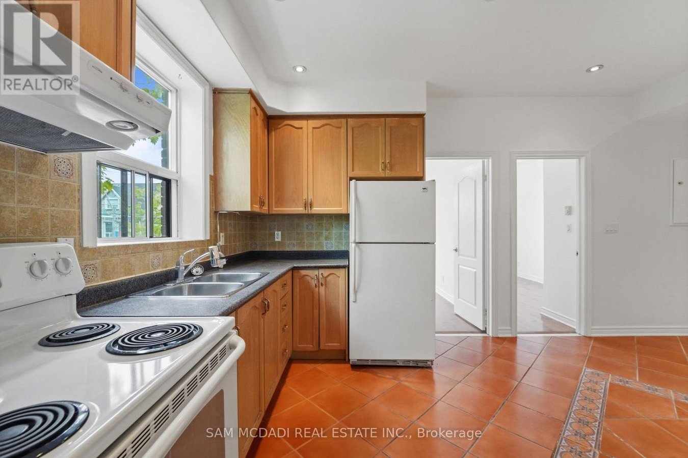 APT 2 - 180 BELLWOODS AVENUE - Photo 7