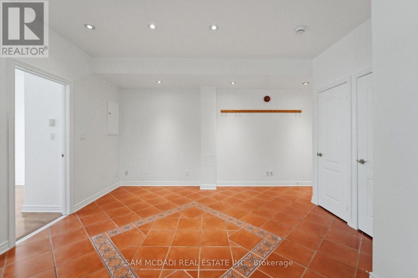APT 2 - 180 BELLWOODS AVENUE - Photo 8