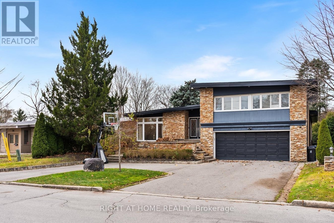 40 HEATHVIEW AVENUE - Photo 1