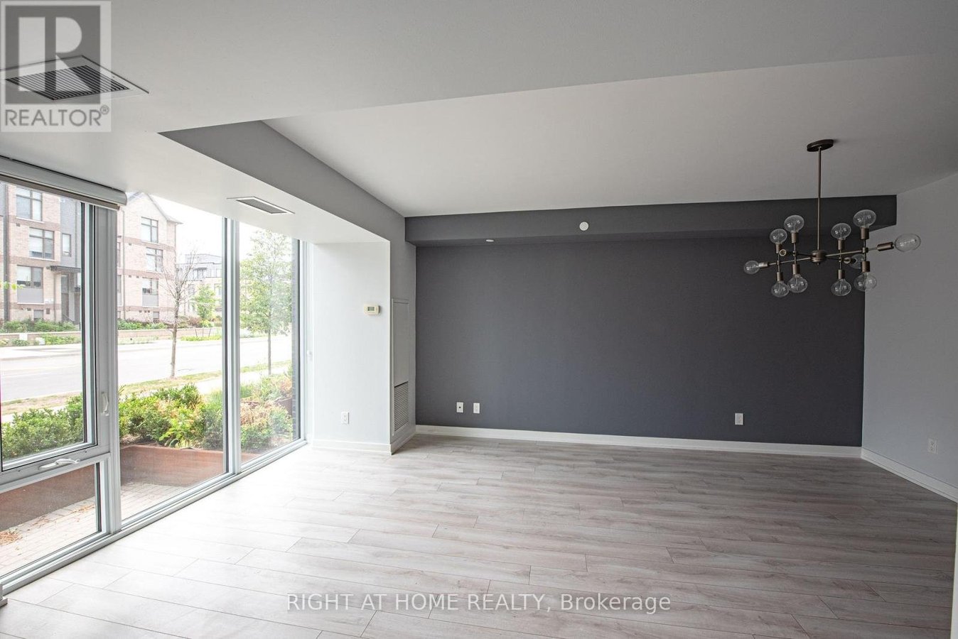 101 - 118 VARNA DRIVE - Photo 4