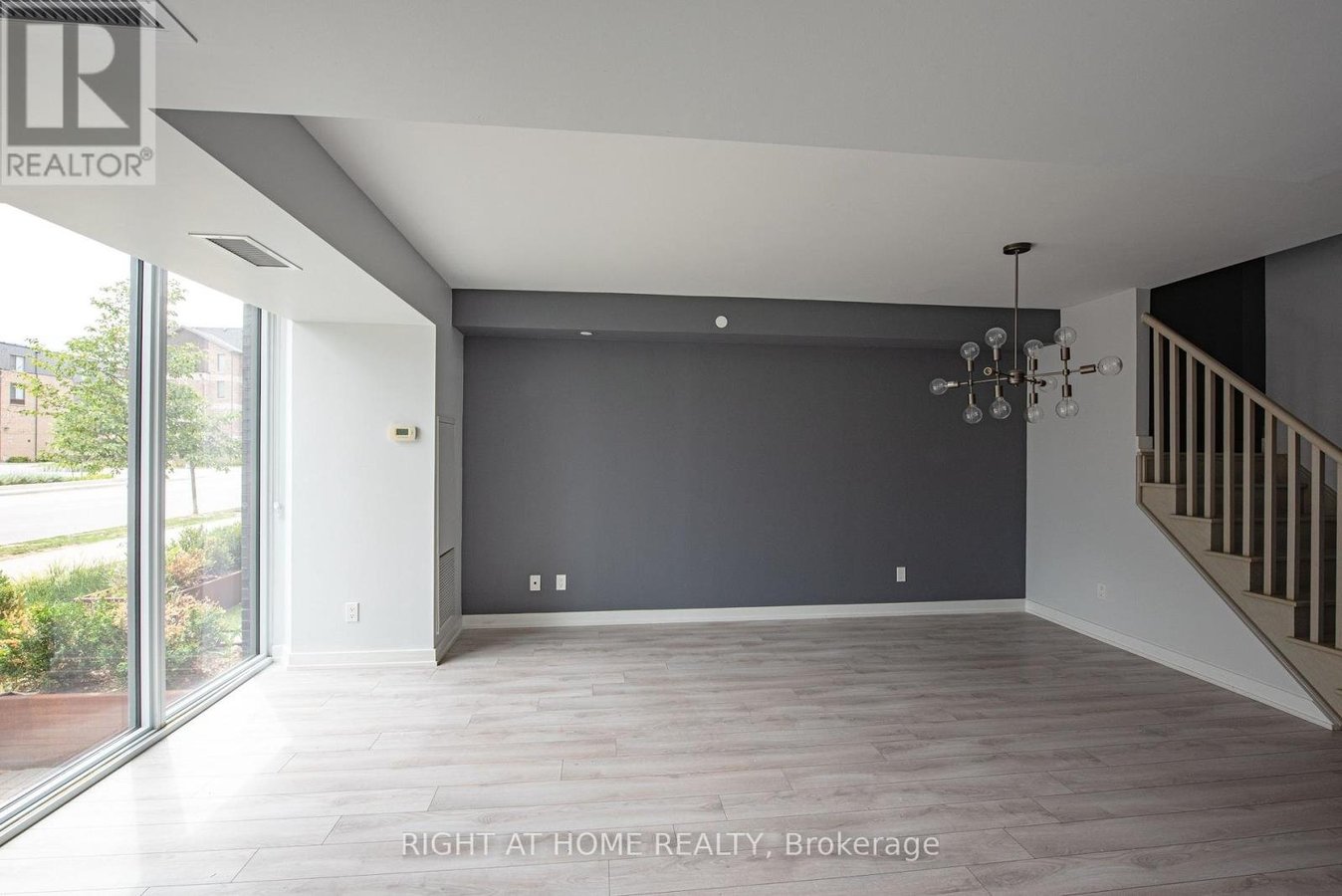 101 - 118 VARNA DRIVE - Photo 5