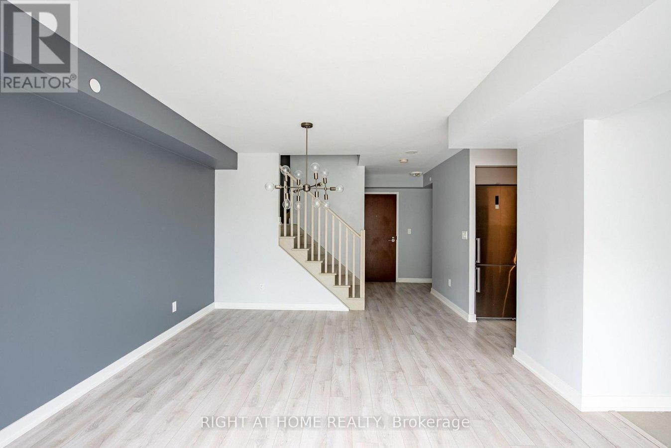 101 - 118 VARNA DRIVE - Photo 6