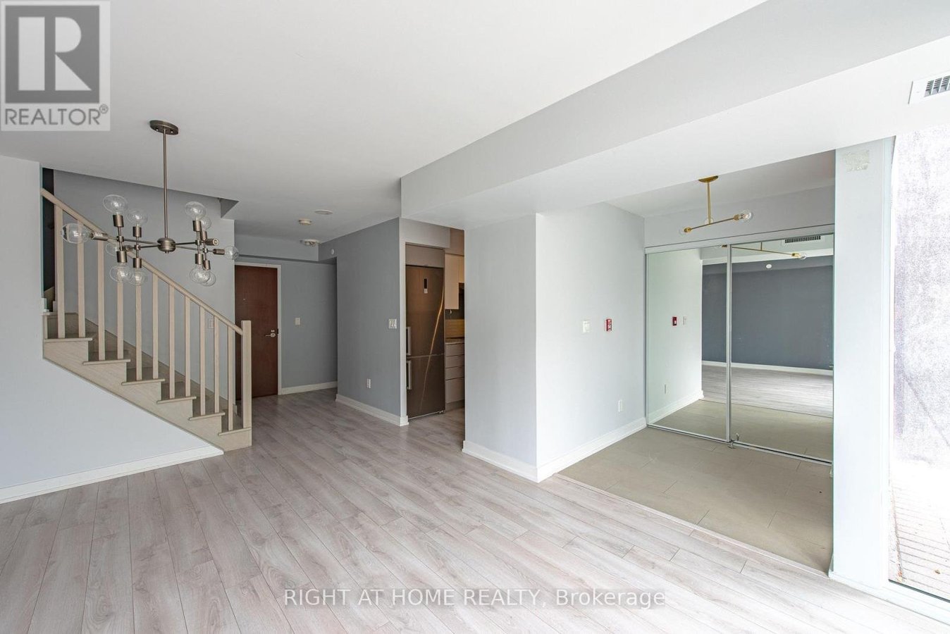 101 - 118 VARNA DRIVE - Photo 7