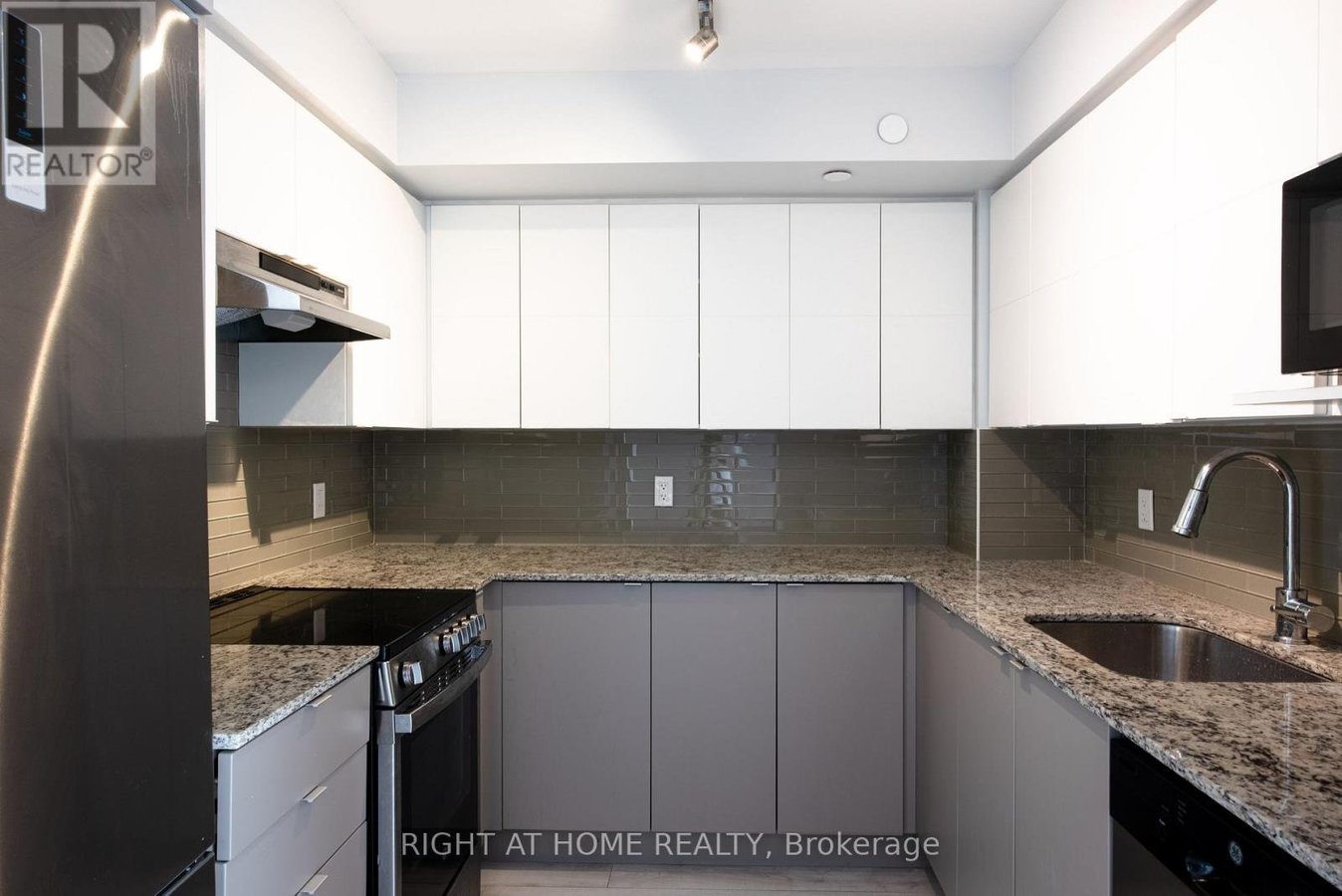 101 - 118 VARNA DRIVE - Photo 8
