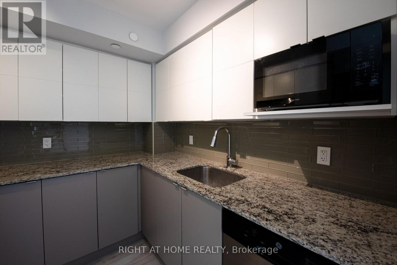 101 - 118 VARNA DRIVE - Photo 10