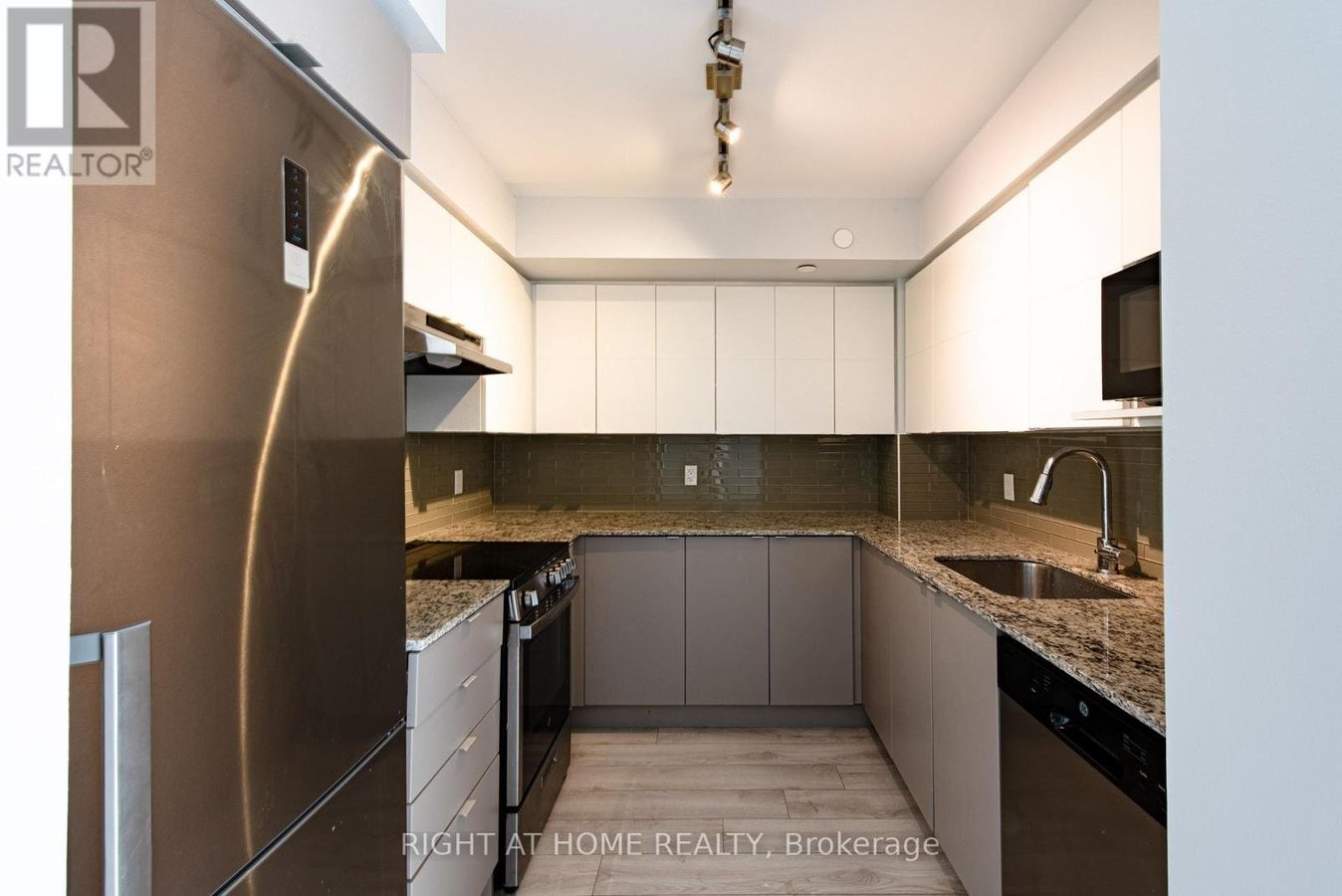 101 - 118 VARNA DRIVE - Photo 11