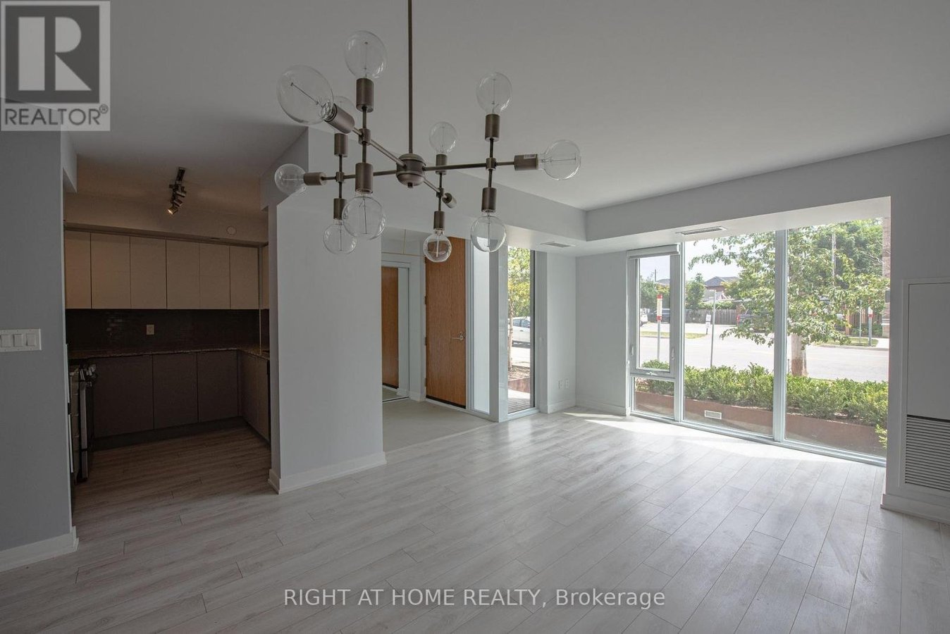 101 - 118 VARNA DRIVE - Photo 12