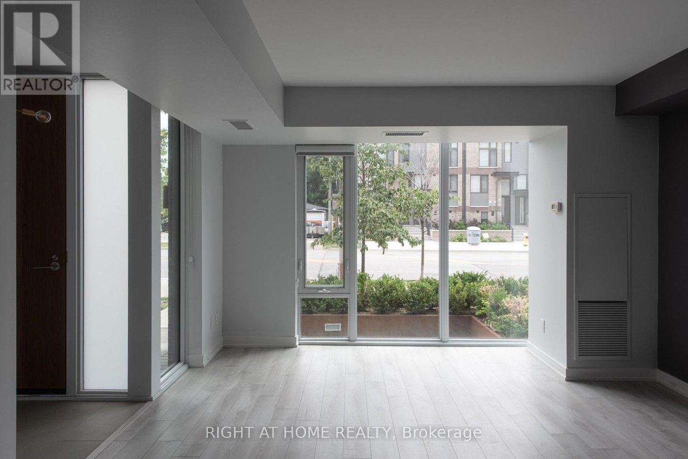 101 - 118 VARNA DRIVE - Photo 13