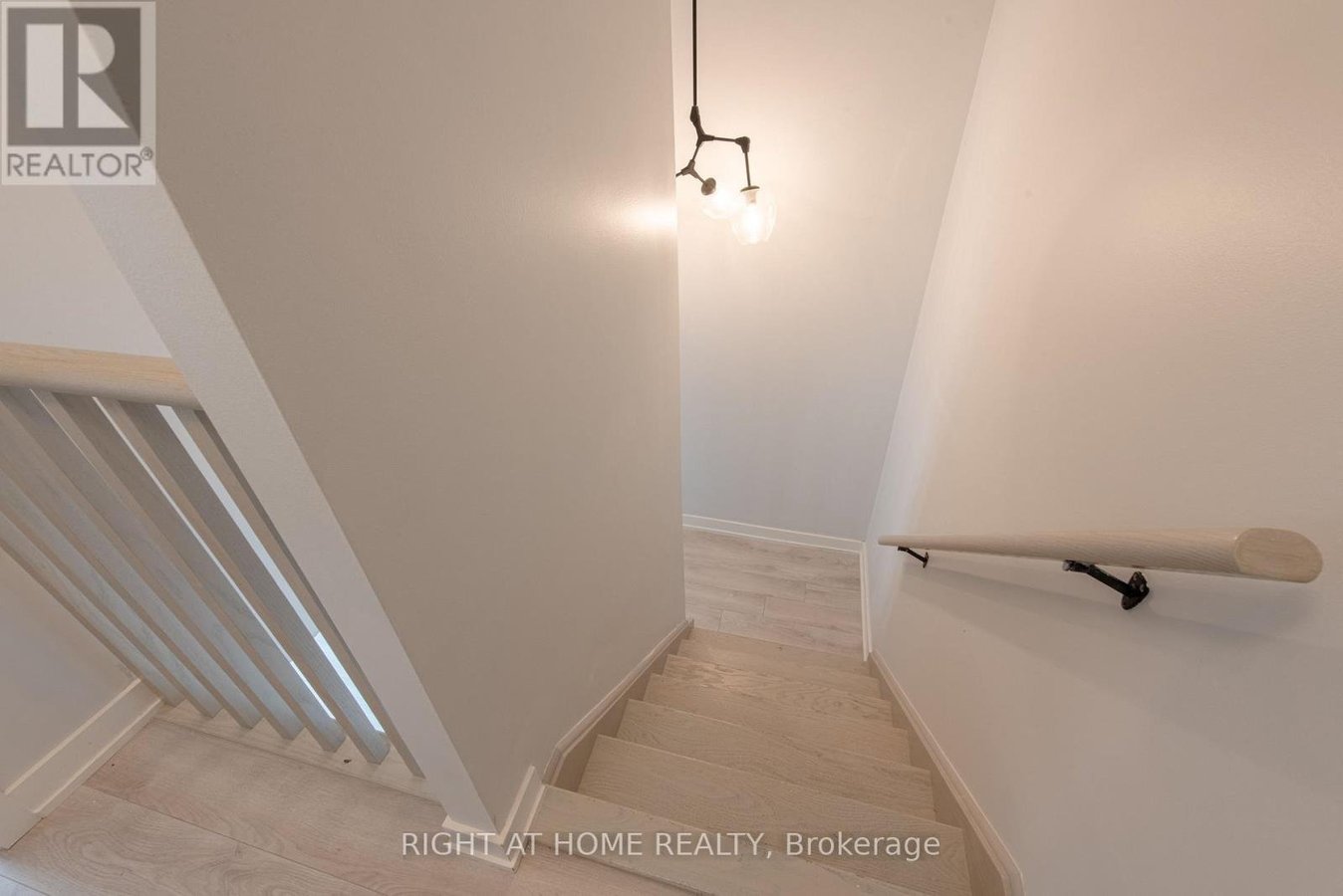 101 - 118 VARNA DRIVE - Photo 16