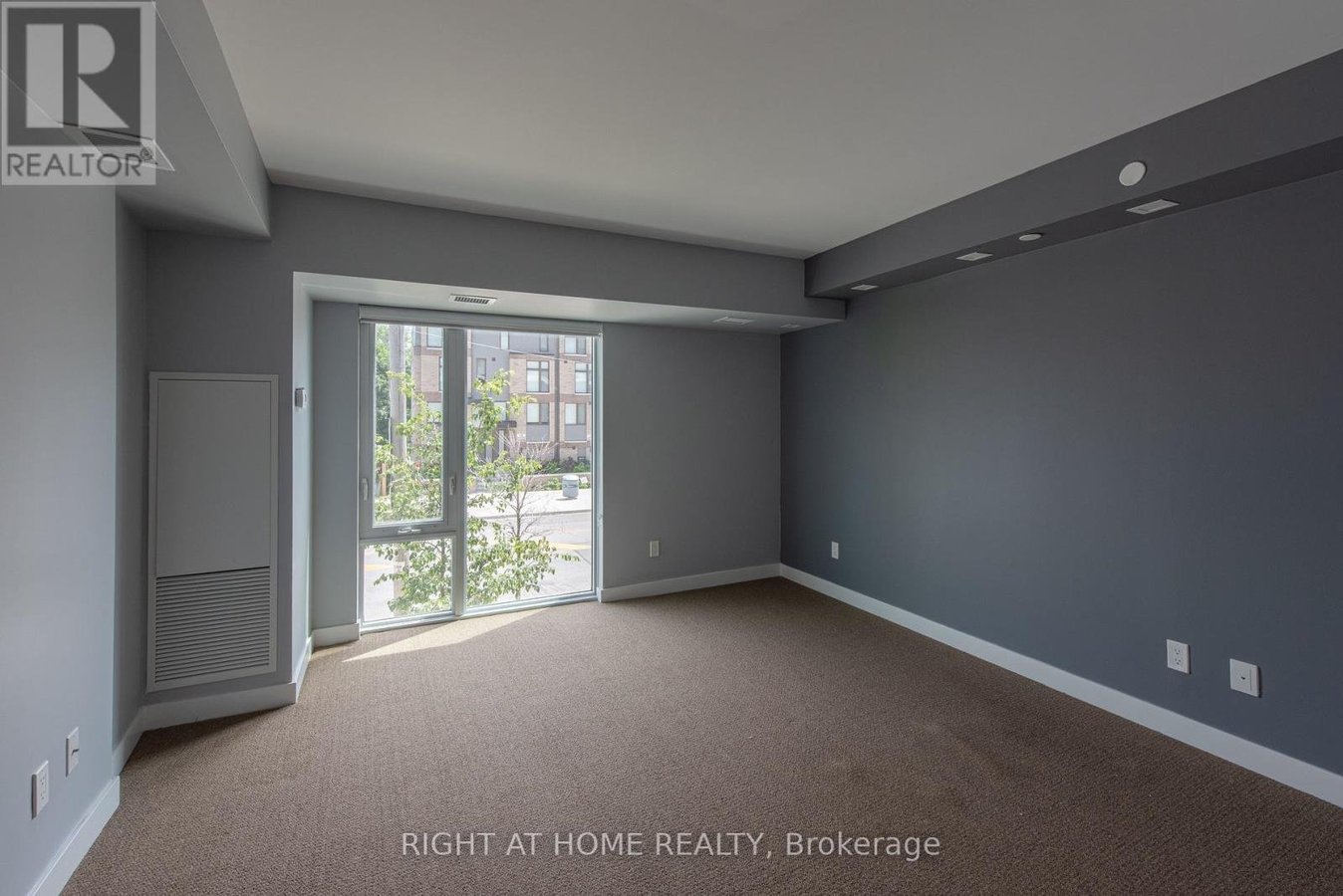 101 - 118 VARNA DRIVE - Photo 17