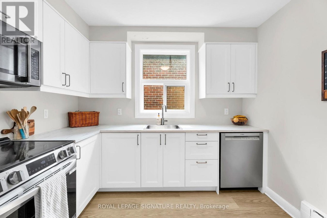 3 - 117 HILLSDALE AVENUE E - Photo 9