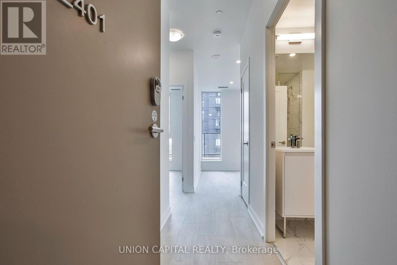 2401 - 5 QUARRINGTON LANE - Photo 1