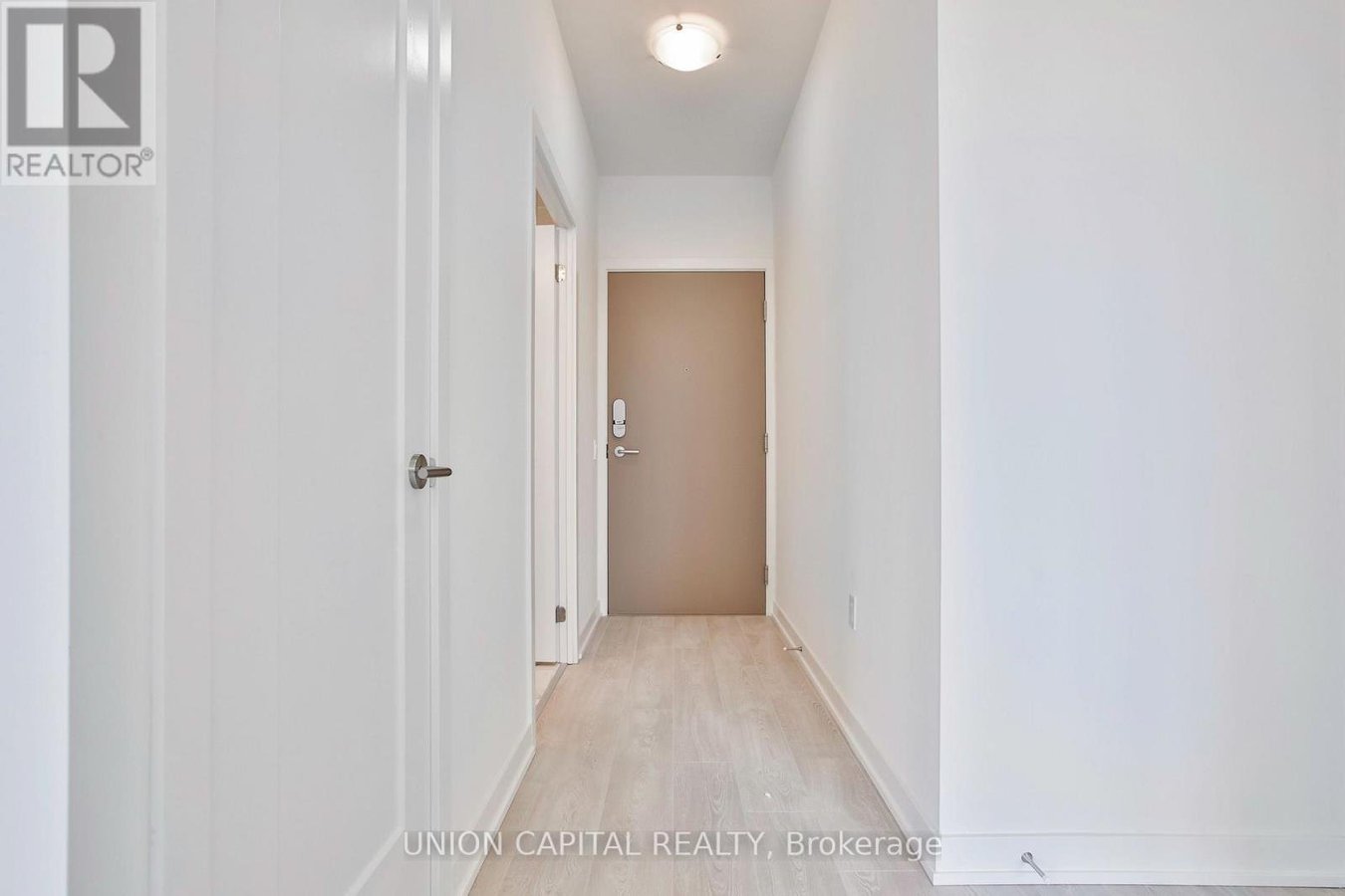 2401 - 5 QUARRINGTON LANE - Photo 2