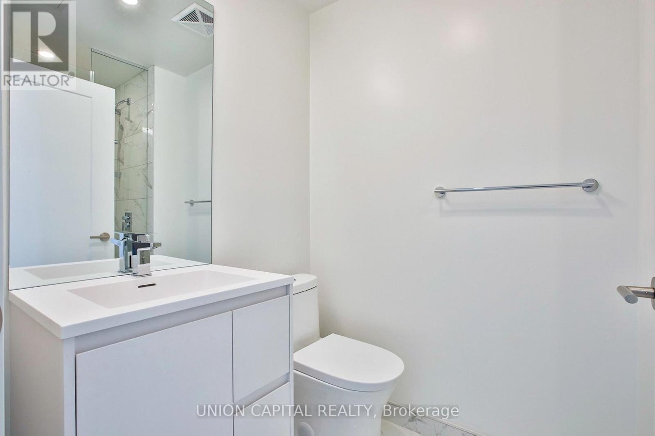 2401 - 5 QUARRINGTON LANE - Photo 3