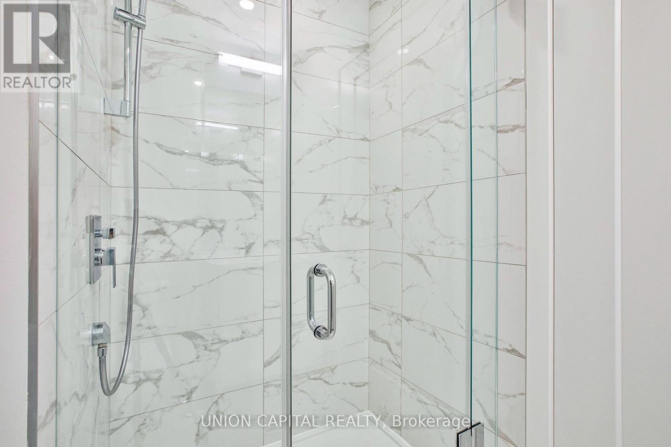 2401 - 5 QUARRINGTON LANE - Photo 4