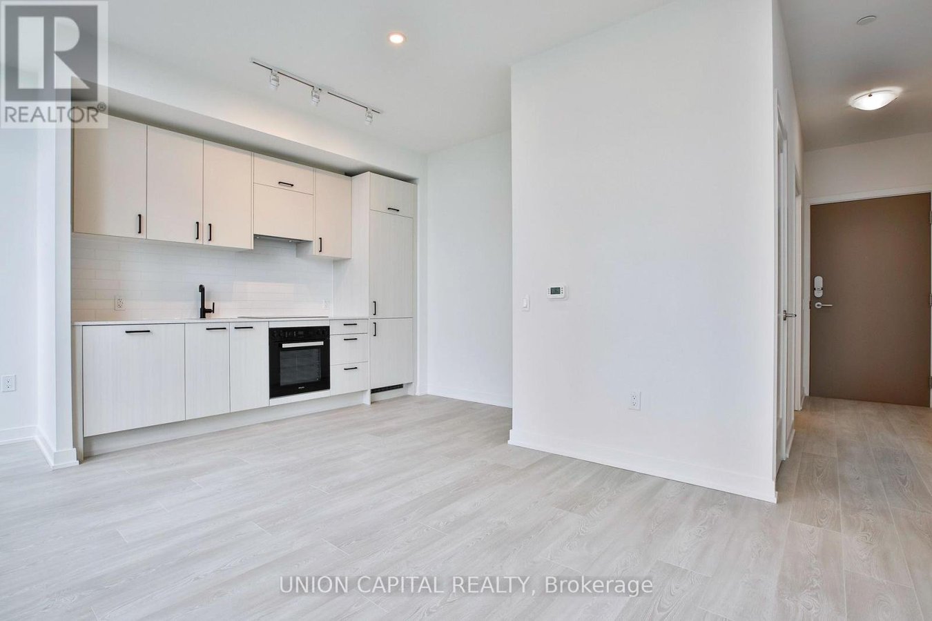 2401 - 5 QUARRINGTON LANE - Photo 6