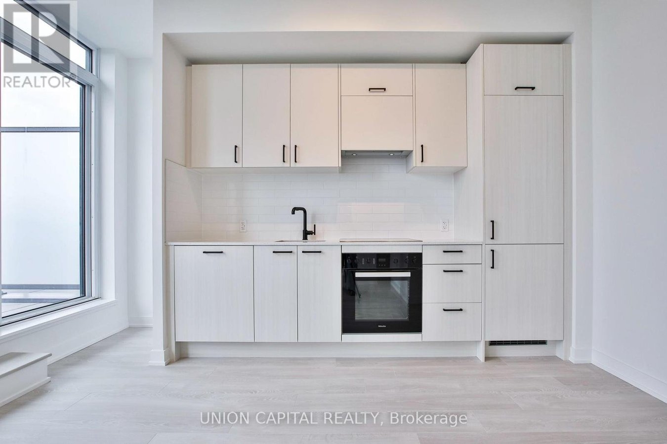 2401 - 5 QUARRINGTON LANE - Photo 7