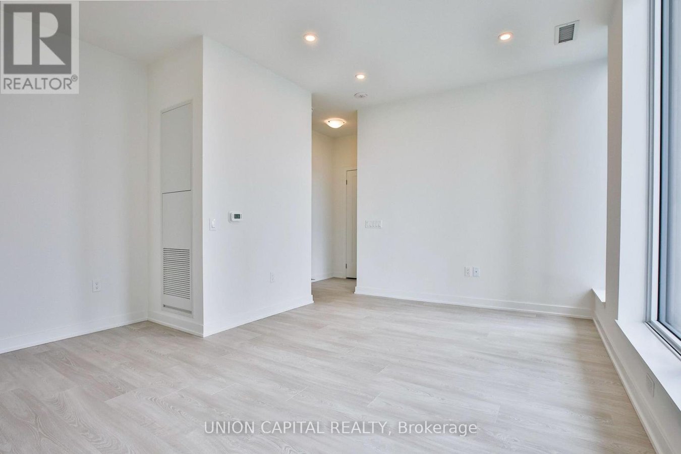 2401 - 5 QUARRINGTON LANE - Photo 9