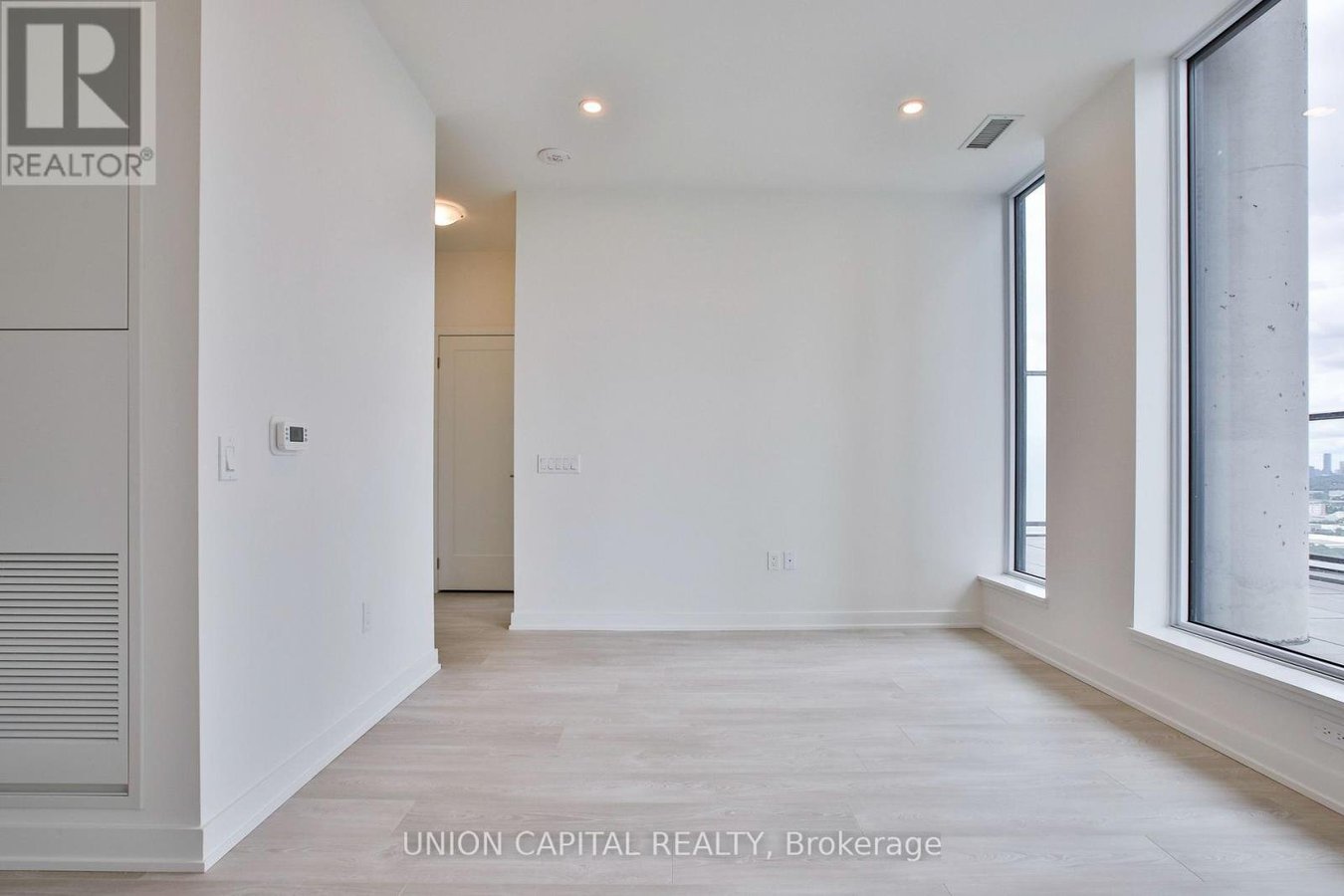 2401 - 5 QUARRINGTON LANE - Photo 11