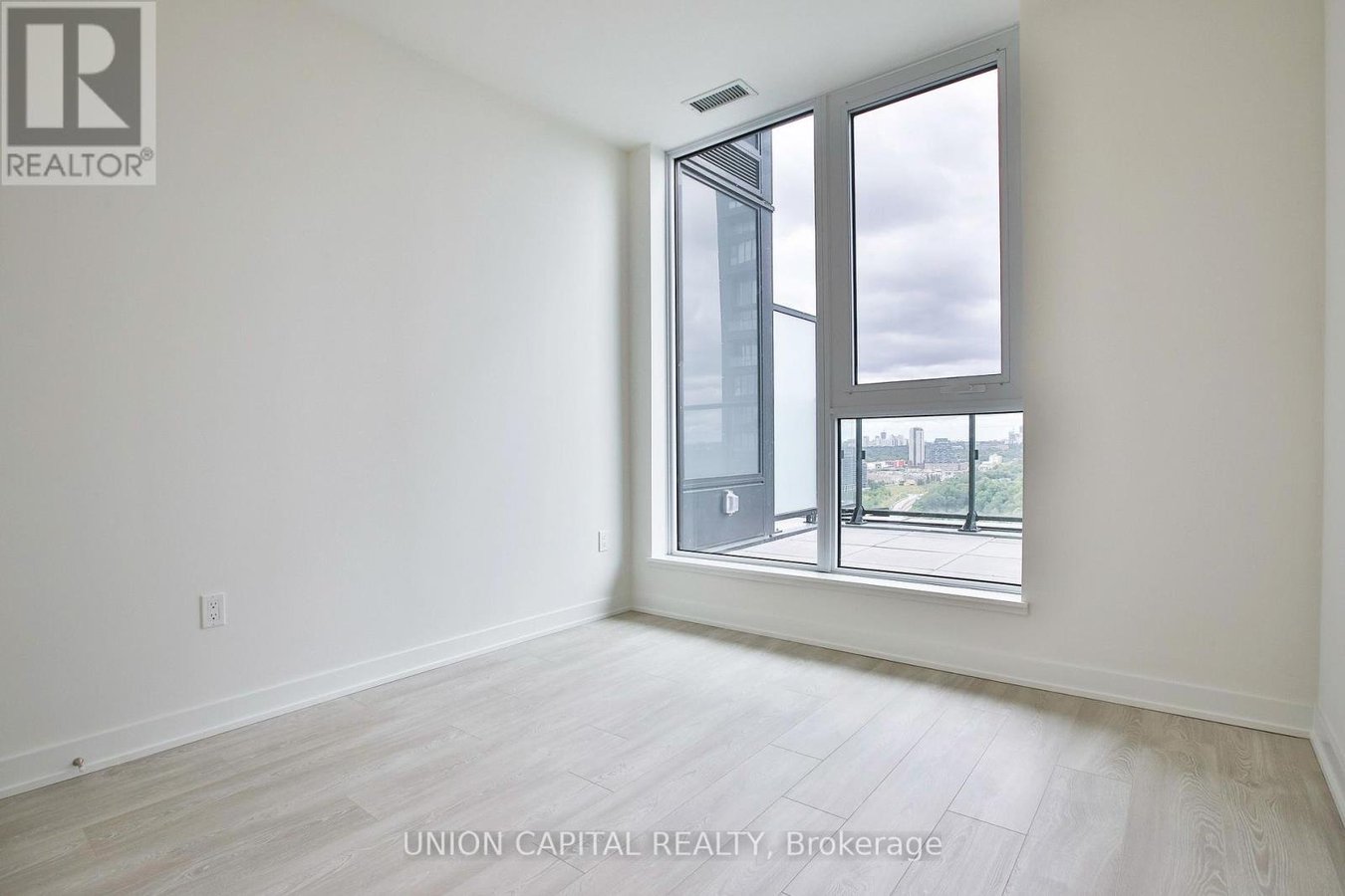 2401 - 5 QUARRINGTON LANE - Photo 12