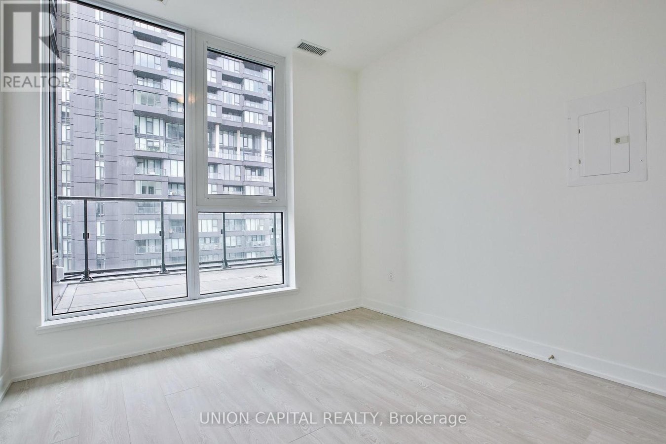 2401 - 5 QUARRINGTON LANE - Photo 14
