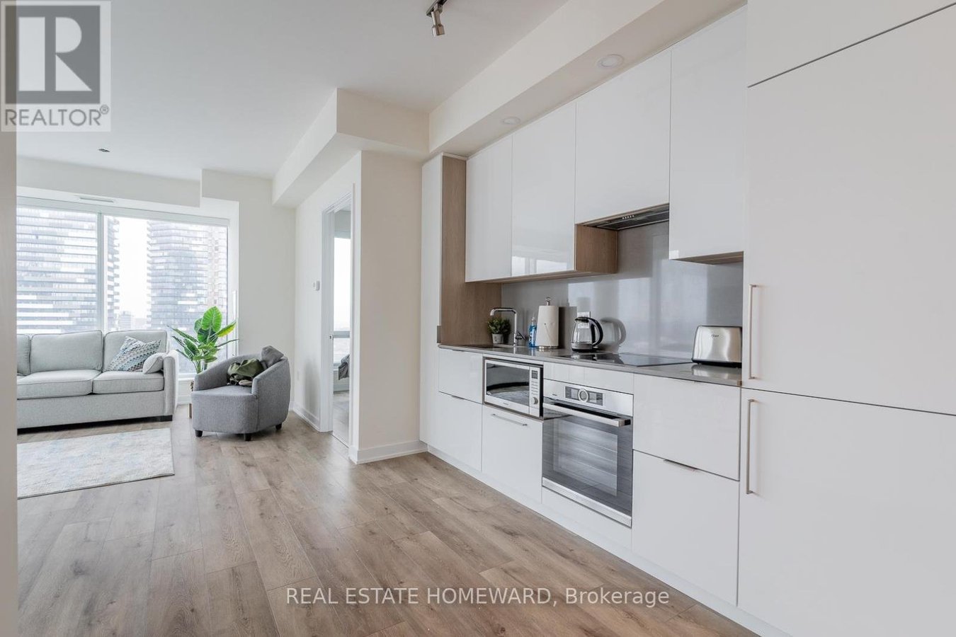 4007 - 28 FREELAND ST. STREET - Photo 6