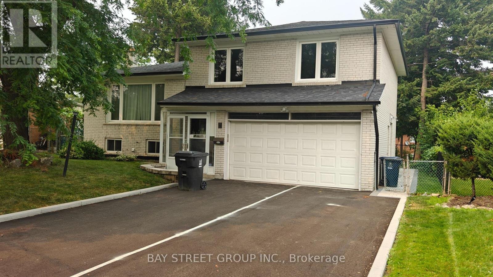 LOWER - 9 MOSEDALE CRESCENT - Photo 1