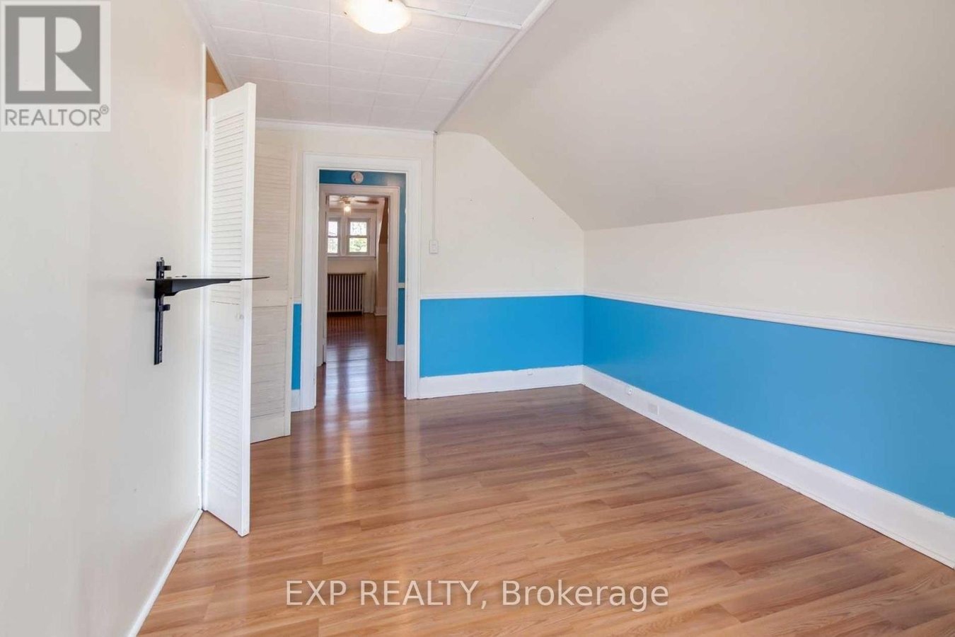 896 AVENUE ROAD - Photo 4