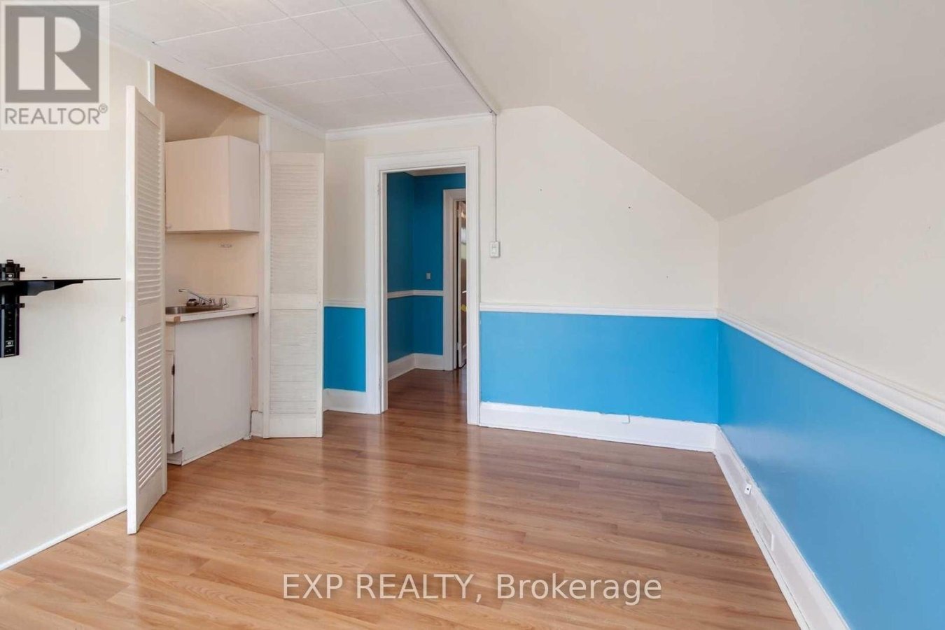 896 AVENUE ROAD - Photo 5