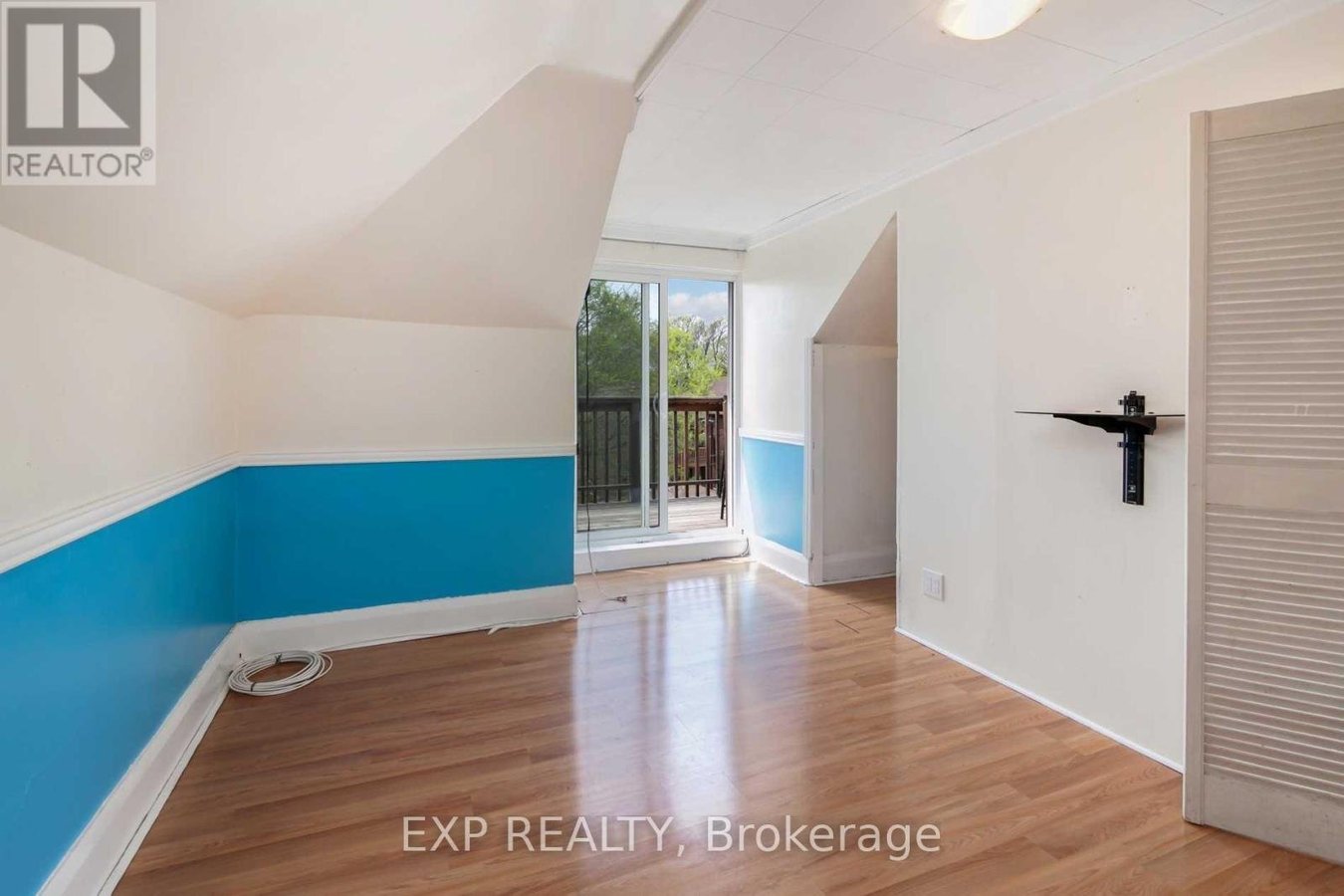 896 AVENUE ROAD - Photo 6