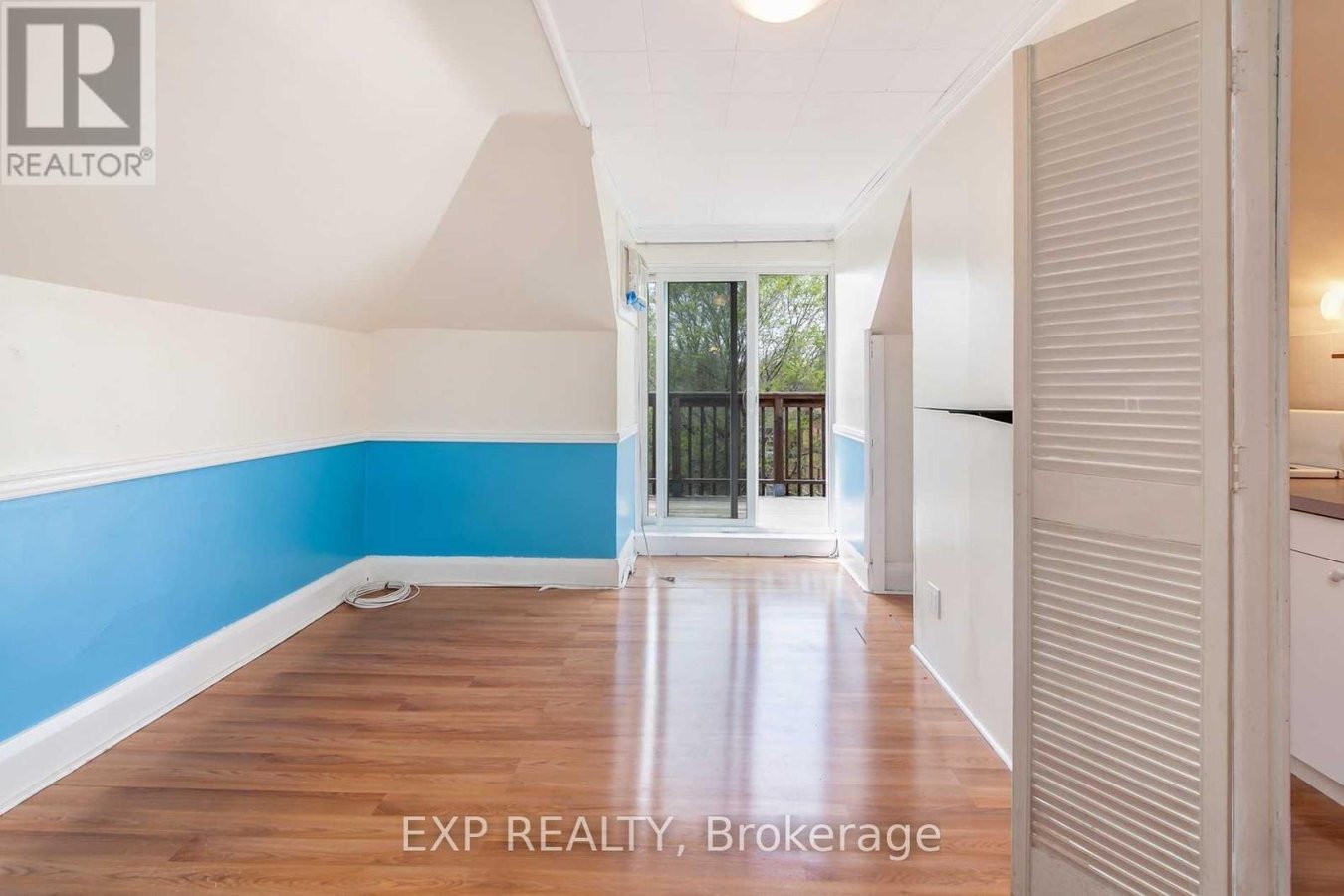 896 AVENUE ROAD - Photo 7