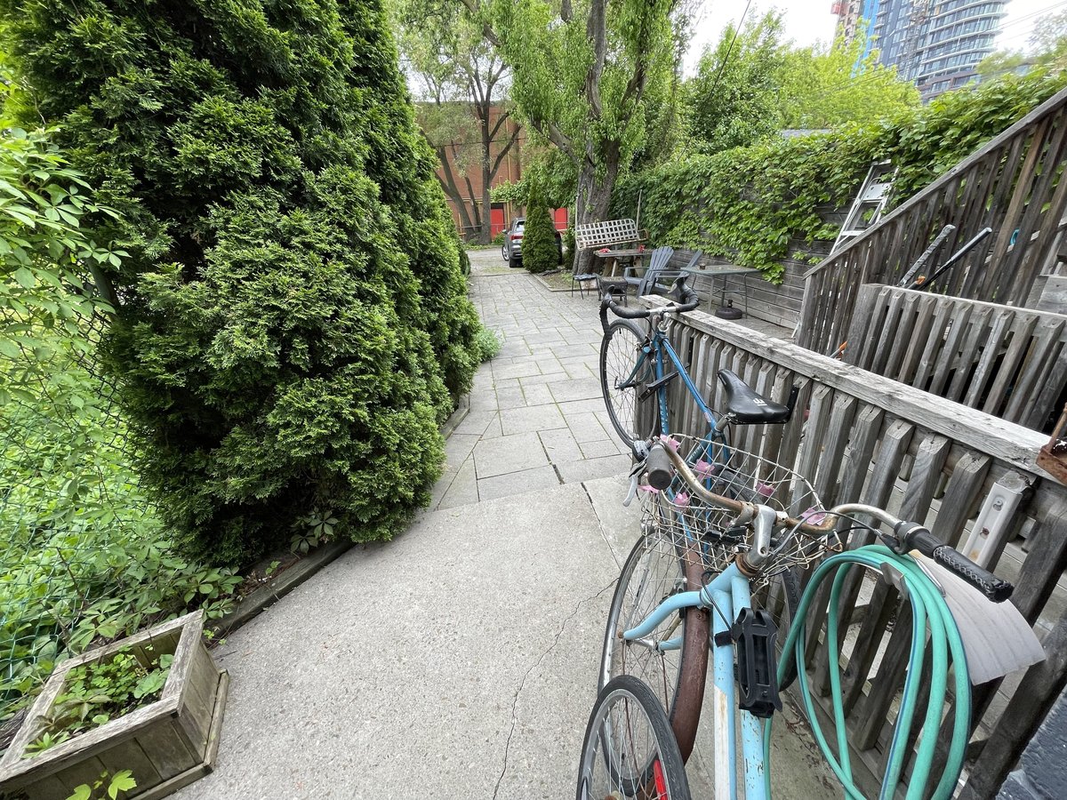 792 Gladstone Avenue - Photo 4