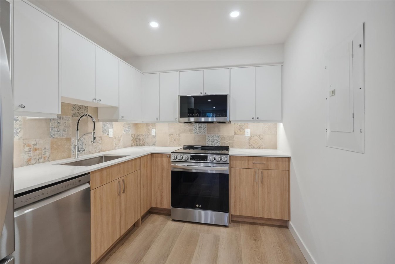 112 Walmer Road - Photo 2