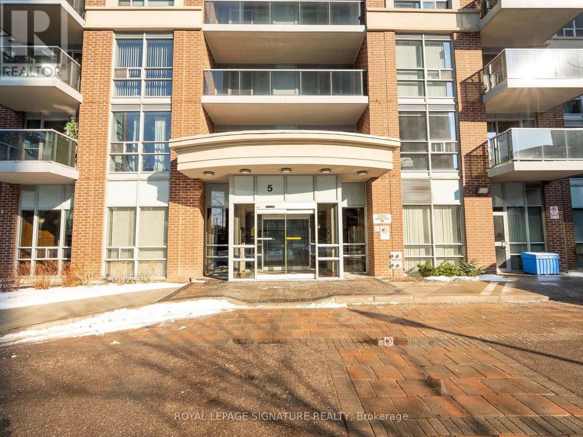901 - 5 MICHAEL POWER PLACE - Photo 2